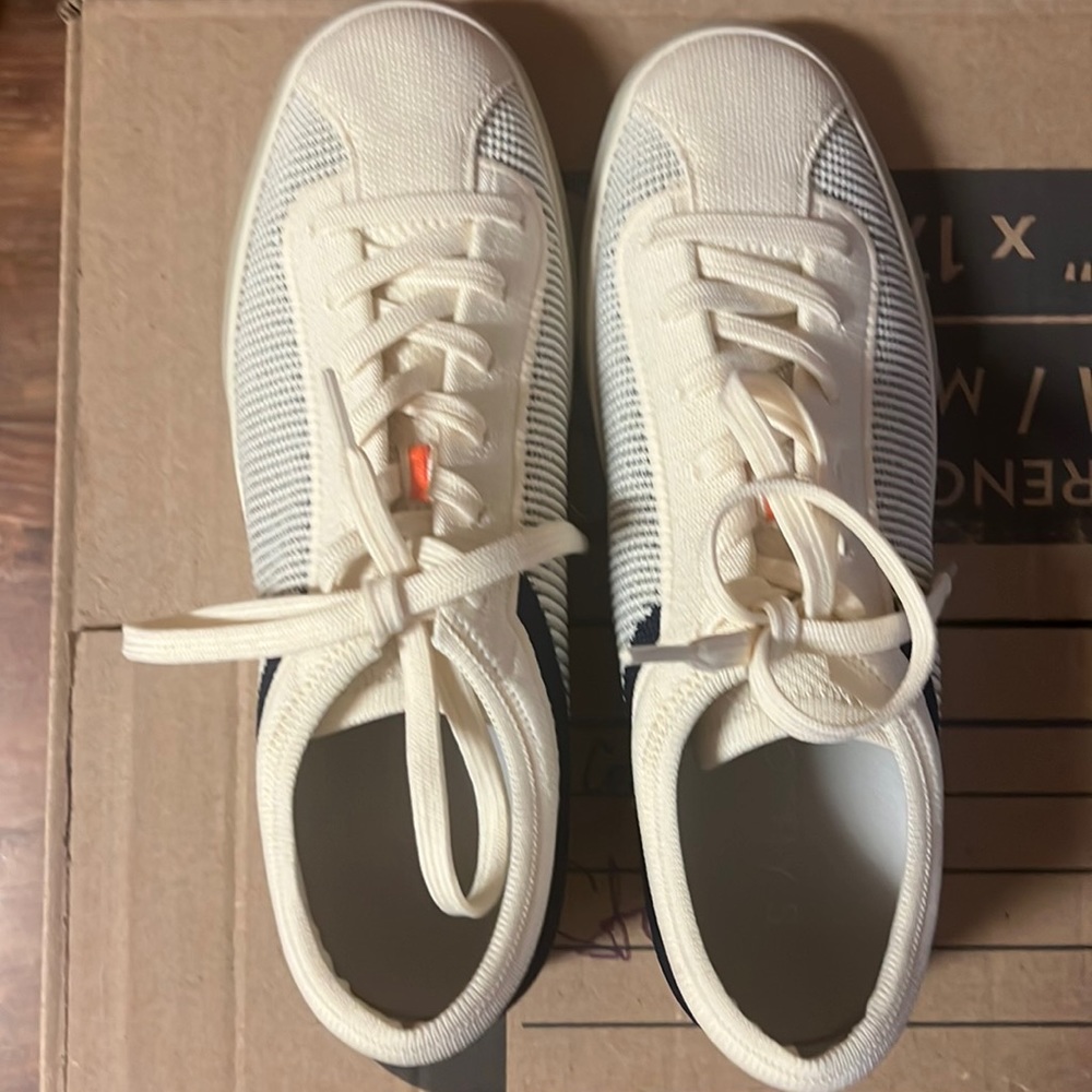 Rothy’s The Lace Up Sneaker in Size 9